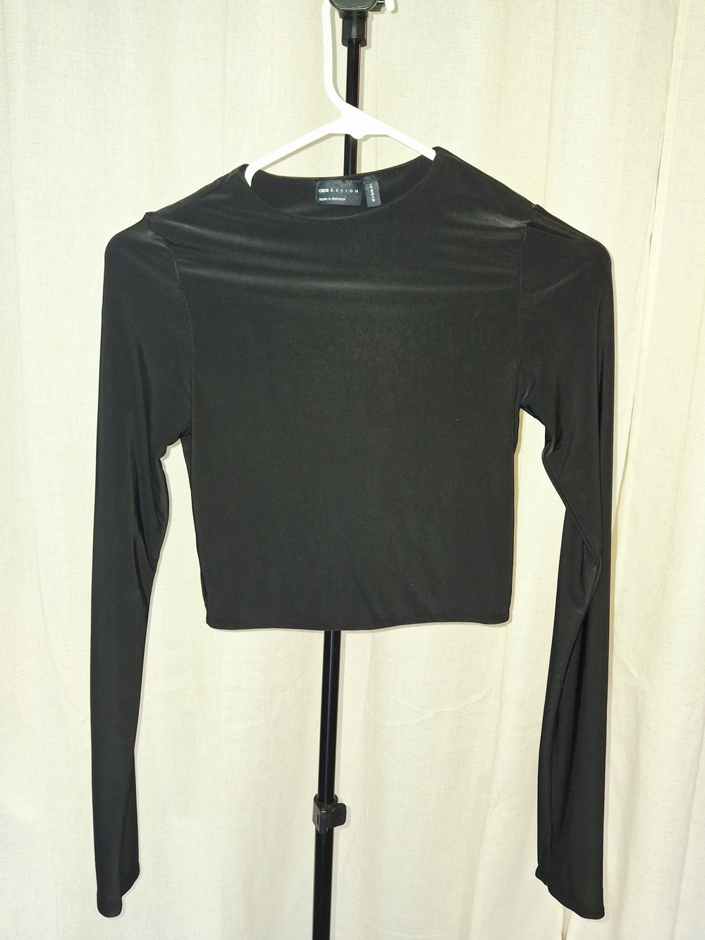 Osos Designs Black Long-Sleeve Cropped Top